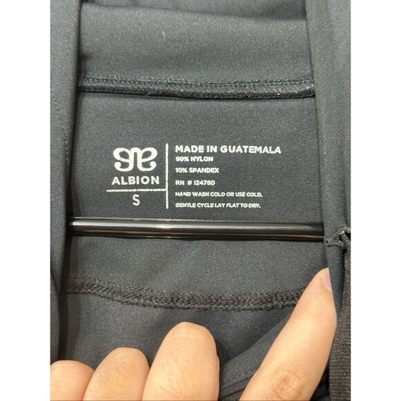 NWOT Albion Cropped Black Hoodie Sweatshirt Women's Small - Picture 5 of 10